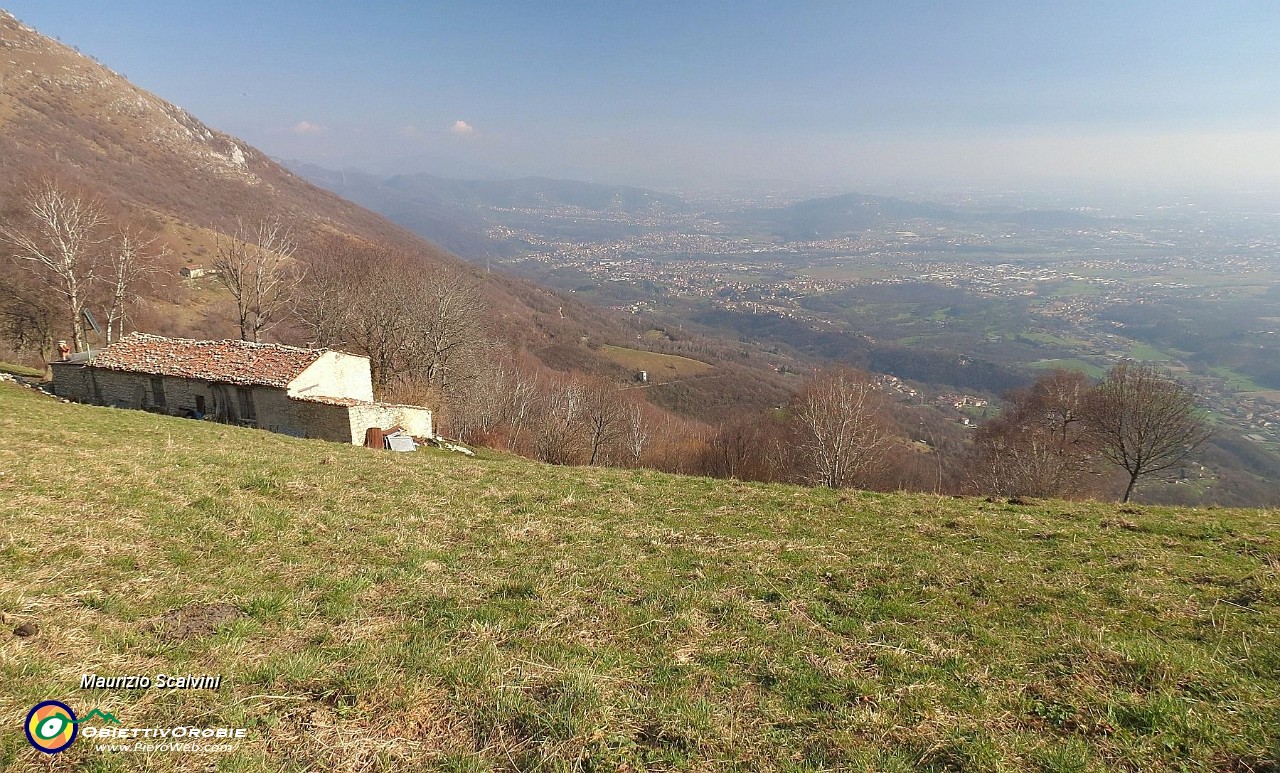 52 Scendo a lato della cascina. Ciao ciao Linzone..JPG